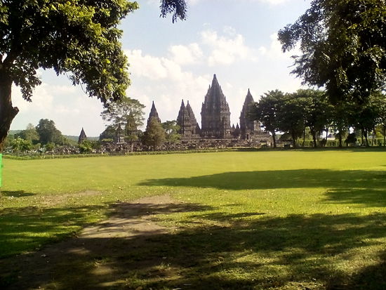 Prambanantempel in der Mittagshitze