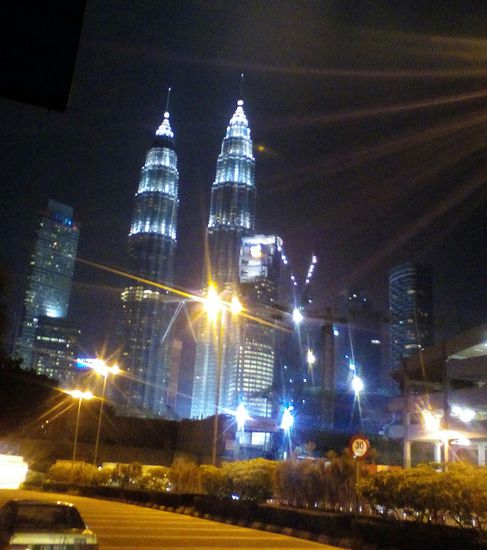 Petrona Towers bei Nacht, wow!