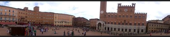 Piazza del Campo, hier findet das Pferderennen statt