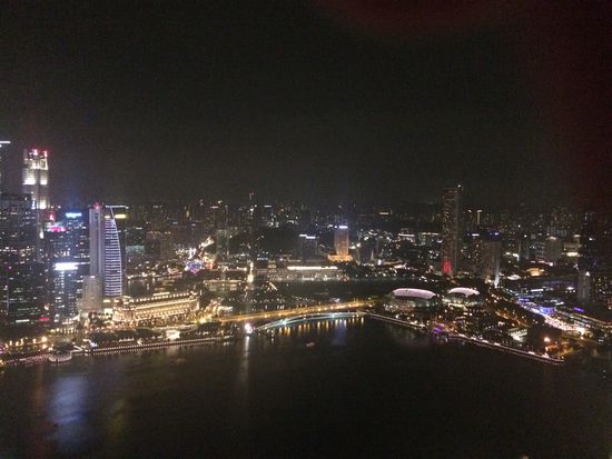 Blick aus der Bar im Marina Bay Sands Hotel