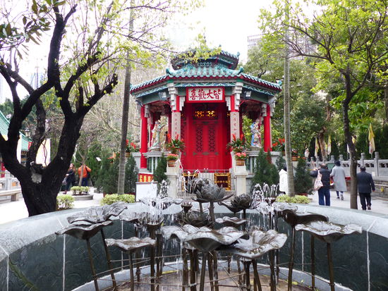 Lotusbrunnen im Tempelgelände