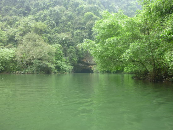 Eine der Grotten von Trang Ang. Verdammt enge Passagen, ich sag's euch  Bei der mussten wir fast liegen 