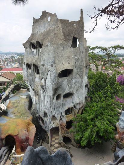 Ein Gebäude vom Crazy House