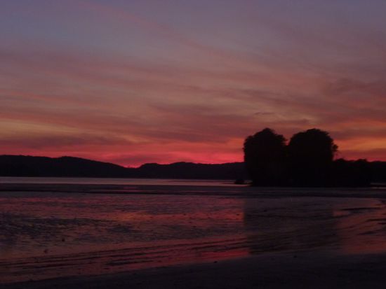 Sonnenuntergang am Noppara That Beach.