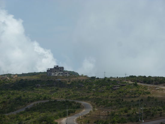 Der Weg zum verlassenen Casino, leider ohne Nebel.