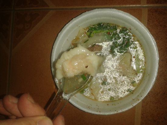 Unser Testessen am Abend zuvor. Maultaschensuppe thailändischer Art.
