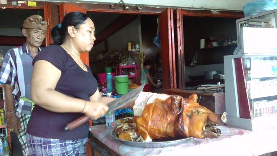 Balinesische Spezialität - Babi guling
Balinéz Specialitás- Babi guling