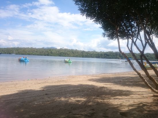 "White Sandy Beach" in Banyuwedang
Fehér homokos tengerpart Banyuwedangban