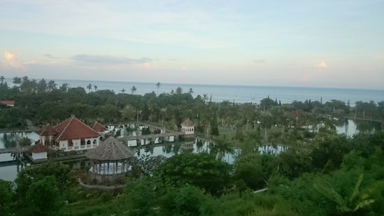 Aussicht über Wasserpalast bis zum Meer 
kilátása vízipalotából a tengerre