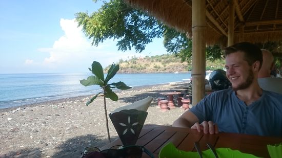 Entspanntes Mittagessen am Beach 
Hangulatos ebéd a parton