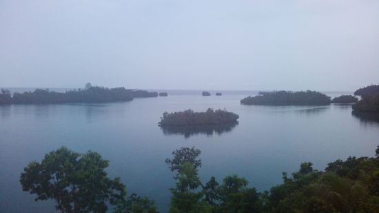 Trübe Aussicht auf die anderen Inseln...