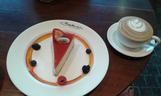 Dieser Strawberry Cheesecake war so gut, einfach so gut, für den allein würde es sich lohnen, nochmal nach Singapur zu kommen!
Ez az epres sajttorta ojan finom volt, csak ezért már érdemes lenne visszamenni Szingapúrba!