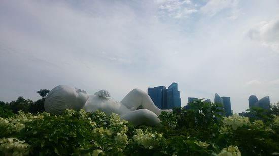Die Gardens by the Bay sind gespickt mit Kunst...
Művészettel is tele van tömve a park..