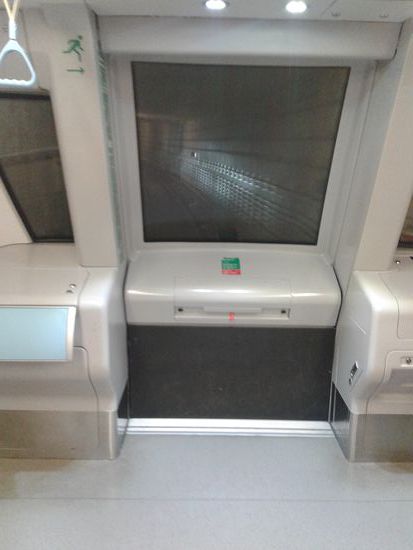 Die U-Bahn braucht keinen Fahrer  
Meg masiniszta sincs