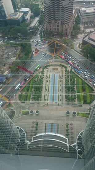Ergattert man eine der begehrten Eintrittskarten, wird man von einem Aufzug blitzschnell ins 41. Stockwerk befördert...
Ha megvetted a belépőt, először a 41. emeleten kell kiszállni...