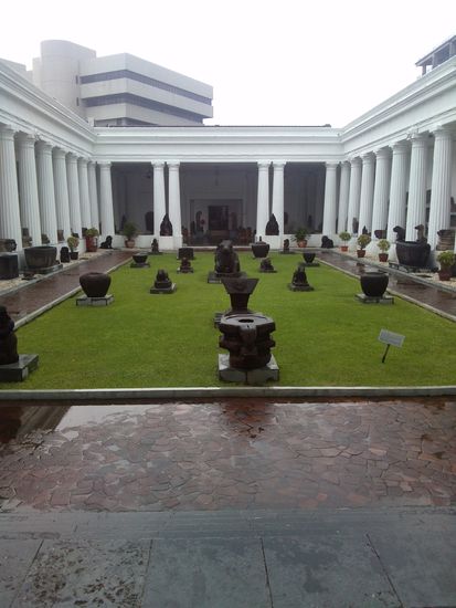 Innenhof des "Museum Nasional"
A nemzeti Múzeum belső kertje