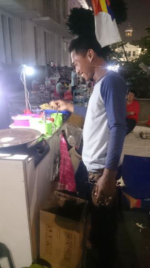 Der kleine Straßenstand der Beiden
Az ő kis utcai standjuk