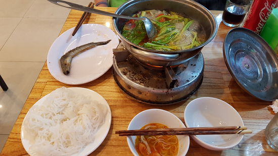 Hot Pot Thailand Style im "Banh Hue" - einer der 6 Fische muss schon dran glauben