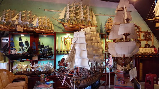 Manche Geschäfte sind voller schöner Handarbeiten - wenn unser Koffer doch grösser wäre...