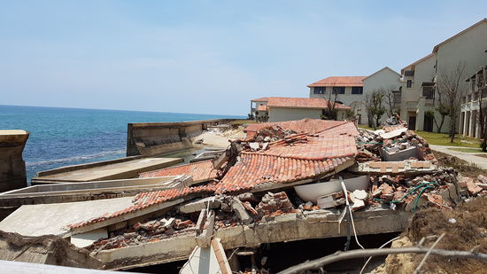 Verfallener Resort in Cua Dai - wäre er fertig geworden und würde die Kai-Mauer halten, wäre die Lage ein Traum