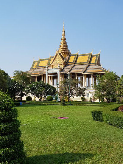 Weiterer Gebäudekomolex des Palastgeländes (Preah Tineang  Chanchhaya - aber damit kann ja niemand was anfangen) - uns haben besonders die wunderschönen Dächer fasziniert