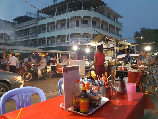 Unsere kleine Garküche in der Seitenstrasse einer Seitenstrasse...