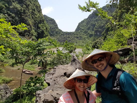 Es war eine einmalig schöne und für uns ganz besondere Hochzeitsreise, die wir mit Sicherheit nie vergessen werden! 
Herzlichen Dank allen, die uns diese Reise ermöglicht haben und allen, die uns hierher indirekt begleitet haben! Wir haben uns über eure Nachrichten, eure Anteilnahme und eure Updates von Zuhause sehr gefreut. 
Goodbye Cambodia and Goooooodbye Vietnam!