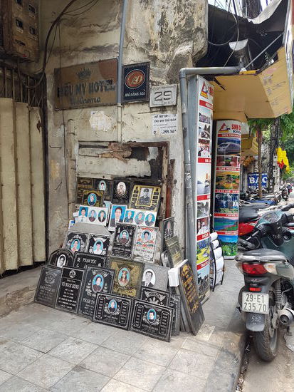 Geschäft in der Strasse der Grabsteinmacher