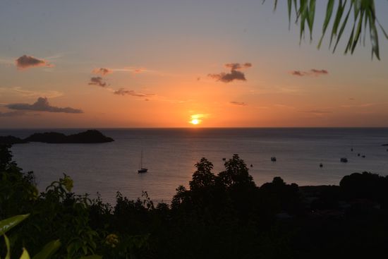 Sonnenuntergang - in nicht mal drei Minuten plumpst hier die Sonne ins Meer