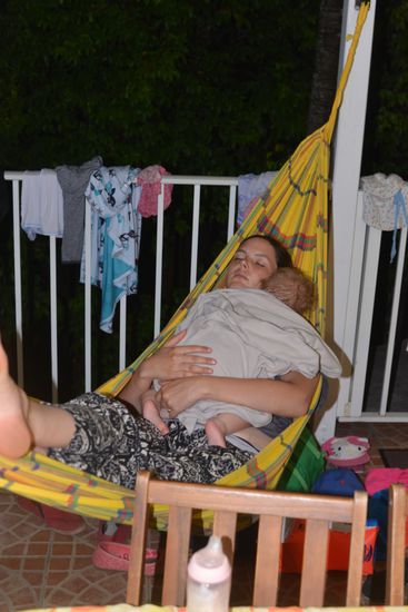 Lenchen wurde in den Schlaf geschaukelt!