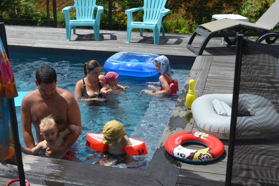 Alle Kinder in den Pool!