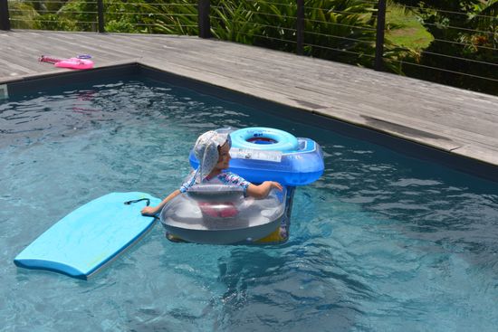 Antonia baut sich auch ein Boot