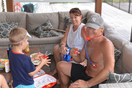 Großeltern zum Spielen sind auch da!