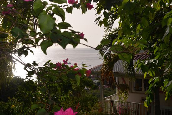rechts der Blick auf die Wohnung von Brigitte und Johnny