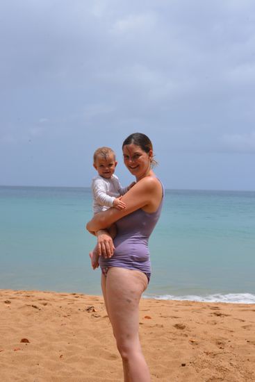 Mama und Baby im Tropenregen