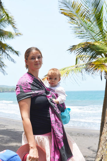 Selbst genähter Rock und selbst genähter RingSling