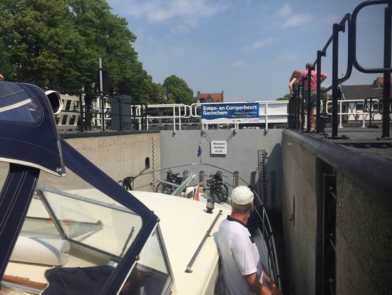 Sehr enge Schleuse...