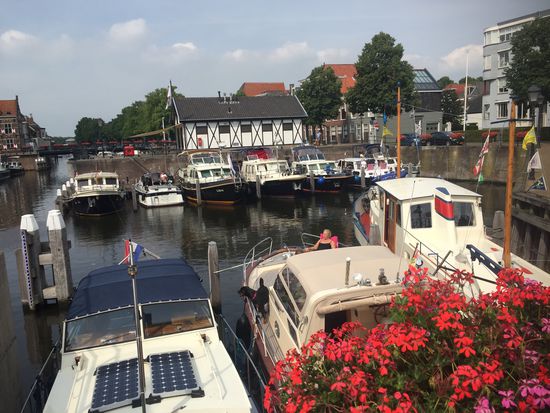 ...zum Stadthafen mit noch engeren Boxen - irgendwie sind wir reingekommen