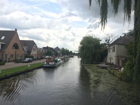 Kleine Orte mit Anlegern und Klappbrücken