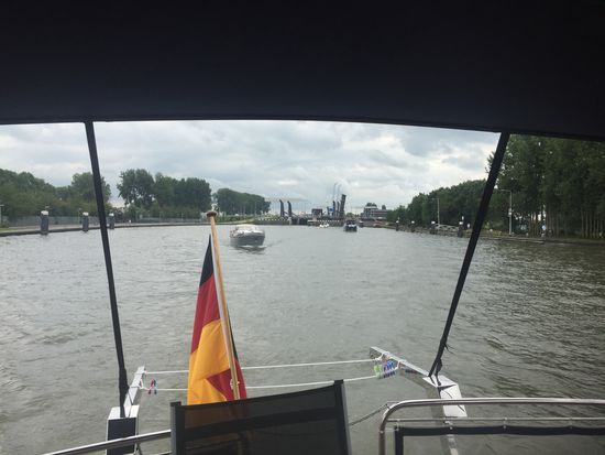 Hinter der Grosschleuse von Gouda - Schleusenwand mit schwimmbalken, das allerletzte...