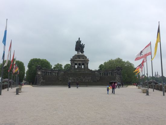 Deutsches Eck im Regen aber auch ohne viele Menschen...