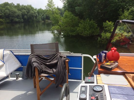 Im Neuwieder Hafen beim warten auf den Hafenmeister und gerade Sonne!!!
