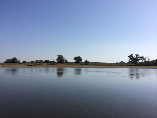 Breiter Fluss der mit 3 km/h fliest, so dass wir bei Marschfahrt auf 13,7 km/h kommen