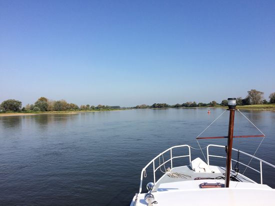Man muss sehr aufmerksam nach dem Fahrwasser gucken, aussenrum soll es sehr flach sein