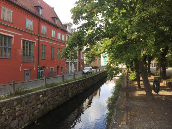 Nebenstrasse mit Kanal in Wismar
