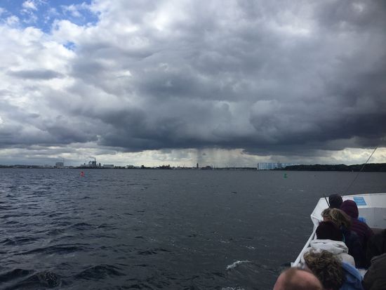 Blick auf Wismar von der Bucht aus - dieser Regen hat uns auch nicht erwischt!