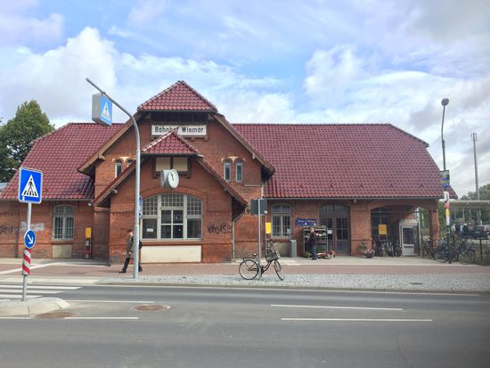 Der Bahnhof könnte mal renoviert werden
