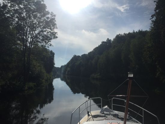 Früher Morgen auf dem Kanal