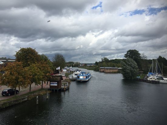 Der Anleger in der Elde, geradeaus gehts zum Plauer See