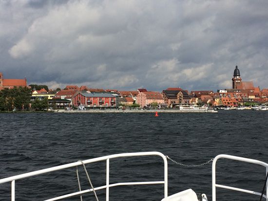 Waren voraus